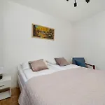 Blue Two Bedroom In With Desk, Bathtub And Balcony By Renters Apartment *