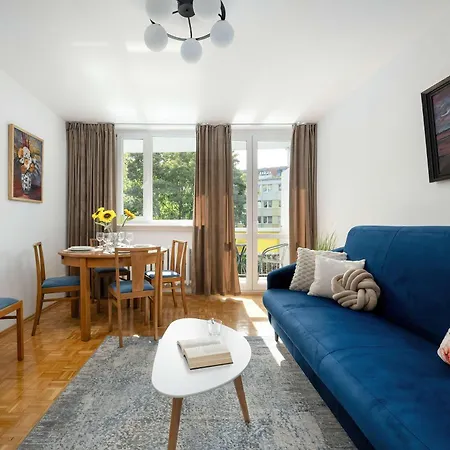 Blue Two Bedroom In With Desk, Bathtub And Balcony By Renters Apartment *